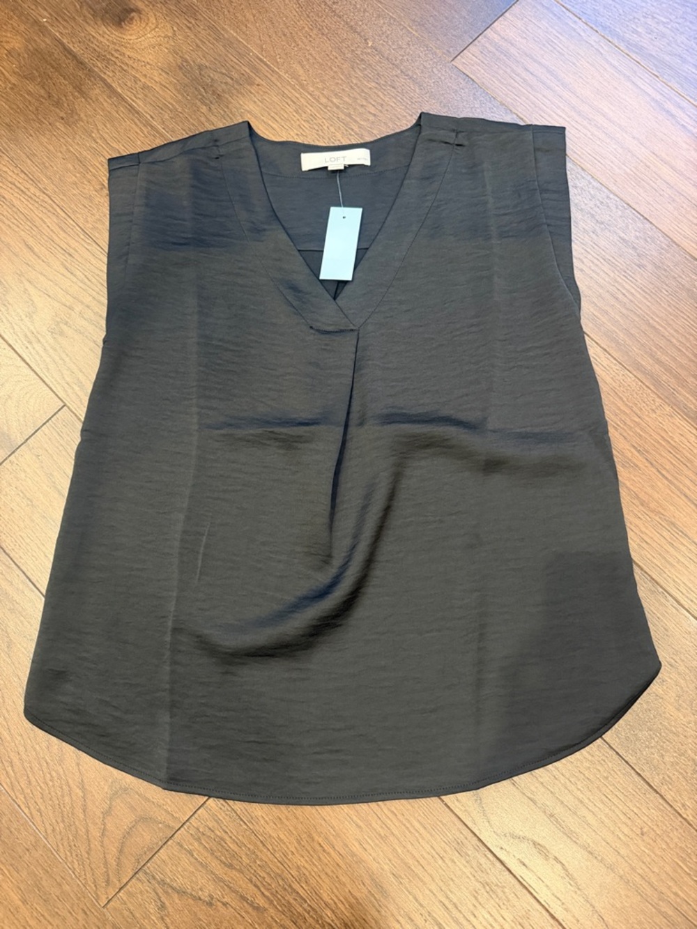 LOFT Black V-Neck Sleeveless Camisole Top NWT XXS Petite - C31-023